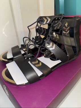 Fergie Black TRISHA Gladiator Lace-Up Sandals - women’s 8.5 M